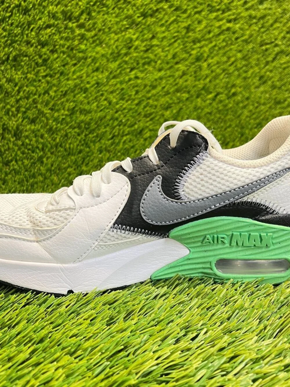 Nike Air Max Excee Womens Size 7‎ White Black Athletic Running Shoes Sneakers